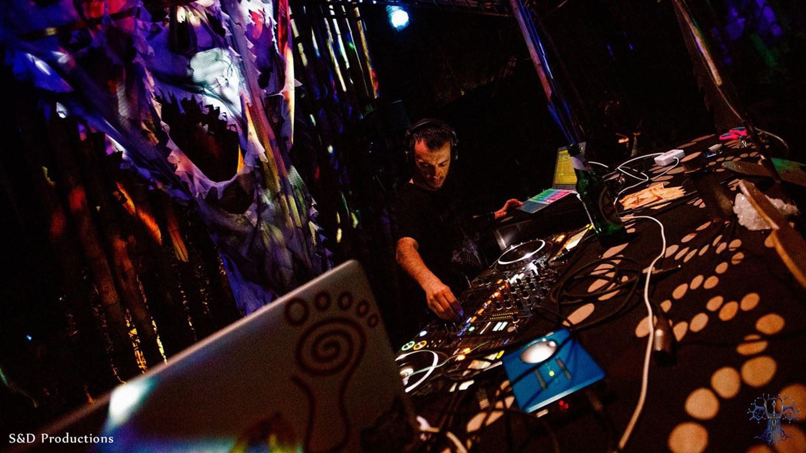 Egorythmia (Boban Lazovski) in the official Tesseract Studio artist image.