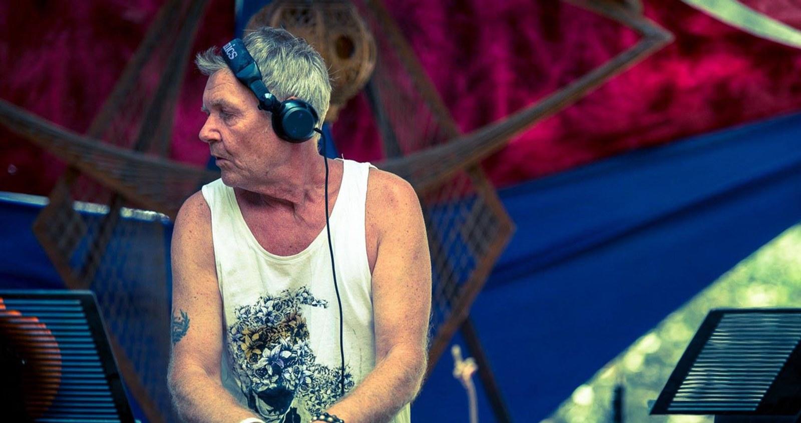 Frank E Madsen performing as Koxbox in a photograph published on the official Koxbox website.