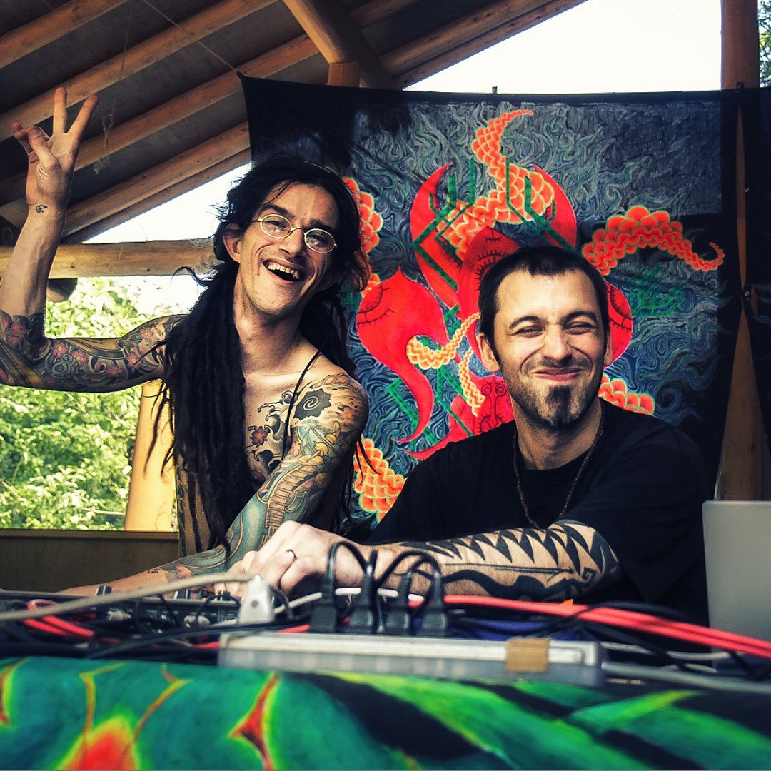 Ajja S.F. Leu and Gaspard Besson performing together as Yab Yum.