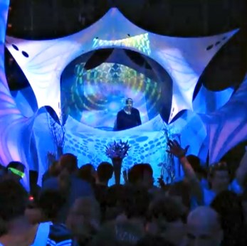 Vibrasphere in the rights-verified 2012 source photograph.
